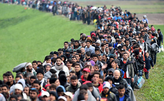 Islamic youth bulge go to Europa on foot